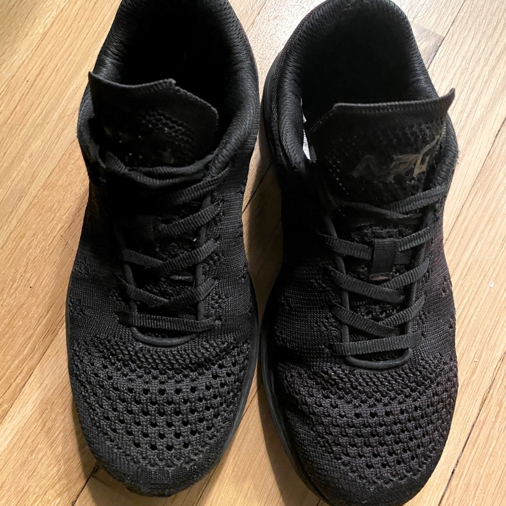 APL shoes